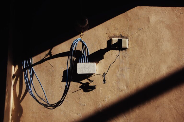 Une pièce sans Wi-Fi ? Le câblage électrique peut servir de relais